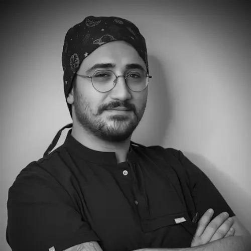 Kadir Uzug - Krankenpfleger<br>OP Assistent